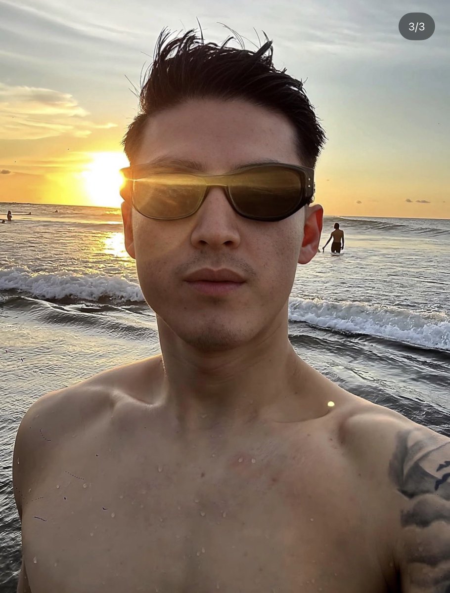 khunate's tweet image. แกกกก แล้วใครอีกนิ รอยสักเสวมากกกก ผชสักแขนข้างเดียวคือนัมเบอร์วันป่ะะะ