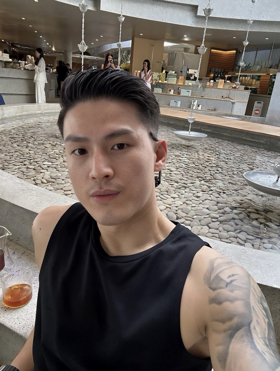 khunate's tweet image. แกกกก แล้วใครอีกนิ รอยสักเสวมากกกก ผชสักแขนข้างเดียวคือนัมเบอร์วันป่ะะะ