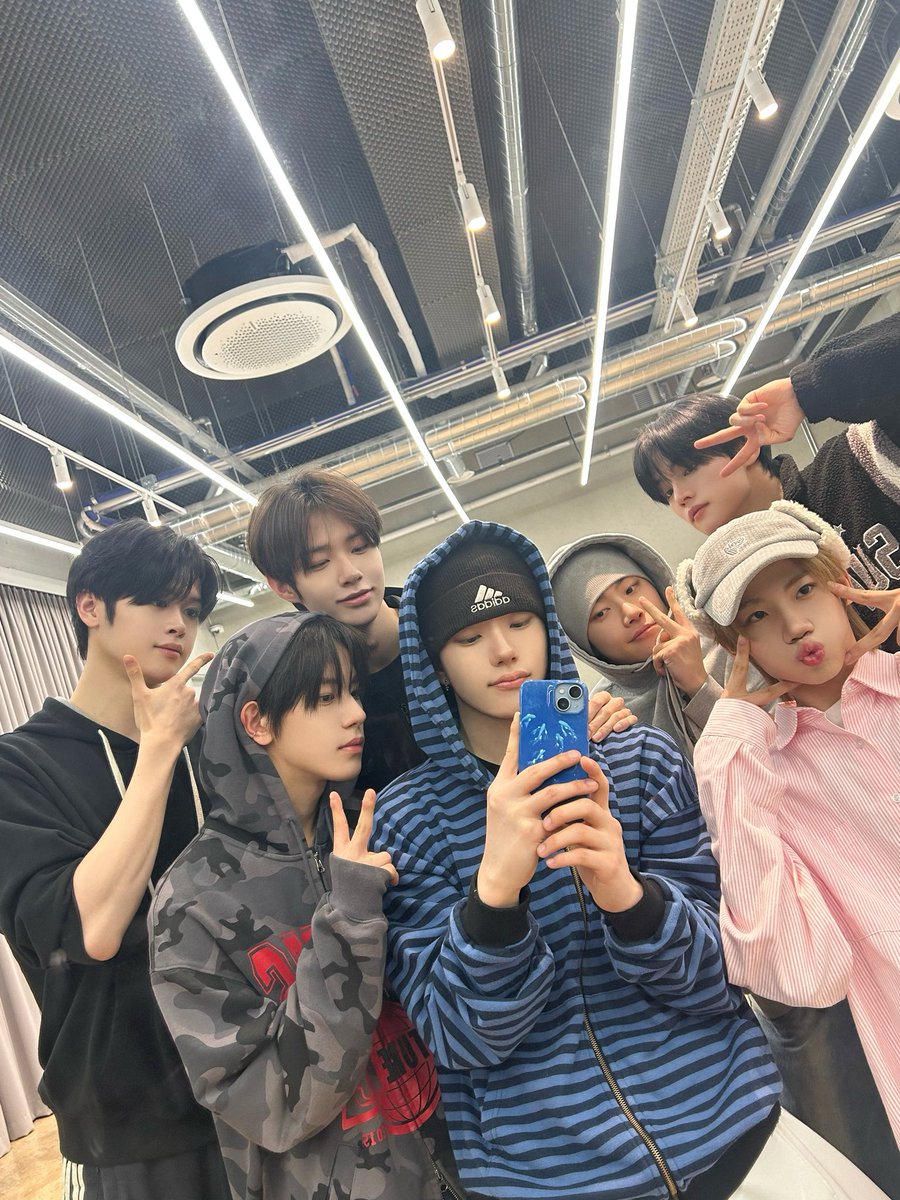 CYE_MEMBERS7's tweet image. 콘서트 연습중🕺

#서경배 #SEOKYOUNGBAE 
#CLOSEYOUREYES #클로즈유어아이즈
#CYE #클유아