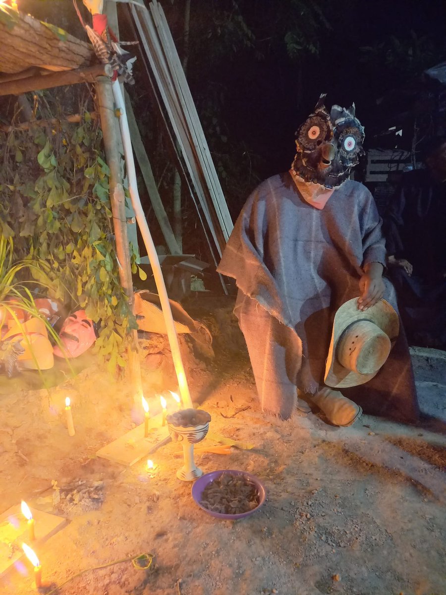 AbbasiJuan's tweet image. Within the Nahua communities (the ethnic group to which the Aztecs belonged) of the Chicontepec region, it is believed that the dead who died by their own hand are allowed to come to earth during the month of January so that they can visit their loved ones, and the one who allows…