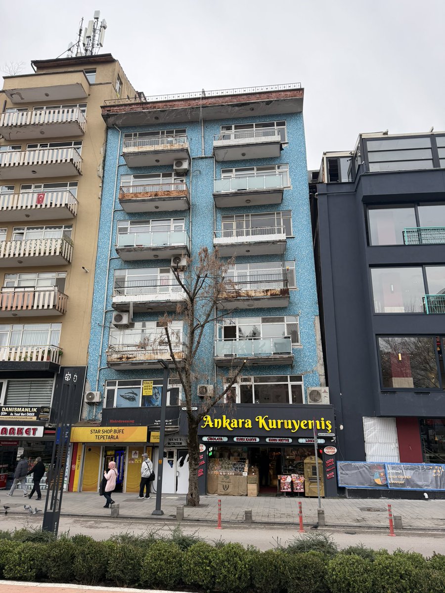 İzmit Karabaş Mahallesi’ndeki riskli binalar için 372 hak sahibinden yalnızca 82’si dönüşüme onay verdi

Bu evlerde oturmayan, evlerini yüksek fiyatlardan kiraya veren hak sahiplerine evinizi yıkalım mı diye sormak tam da sizlik hareket.

Kocaeli Büyükşehir Belediyesi her zaman