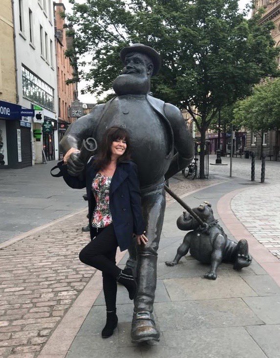 vickimichelle's tweet image. Happy Dundee Day to everyone celebrating Scotland’s official first city today. Great memory with Desperate Dan and Dawg! Taken on tour in #Dundee Love #DesperateDan and #TheDandy Off to buy some Dundee cake to celebrate! #Scotland #MondayMorning