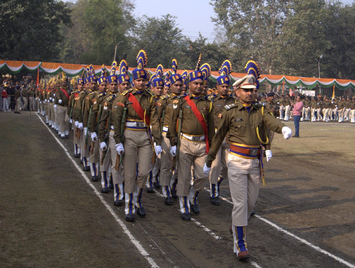 देश की आन्तरिक सुरक्षा में तैनात 148वीं वाहिनी के0रि0पु0बल पुलिस लाईन मण्डला द्वारा 77वां गणतंत्र दिवस मनाया गया। इस अवसर पर वाहिनी कमाण्डेन्ट श्री विक्रांत सारंगपाणि द्वारा ध्वजारोहण किया गया। कमाण्डेंट महोदय के द्वारा सभी जवानों को गणतंत्र दिवस की हार्दिक शुभकामनायें दी गई।