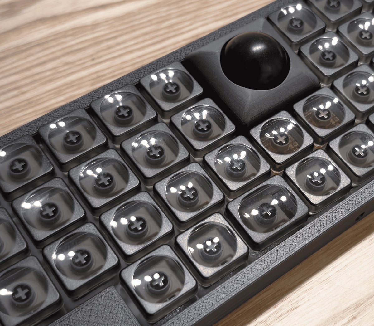 r9QdmzkVIZT69VP's tweet image. 【⌨️プレゼントのお知らせ】
meteorite40の販売開始から1年を記念して、Low profileを各色1名様 にプレゼントします！！

💡​ 応募方法
1️⃣ アカウントをフォロー
2️⃣ 投稿をリポスト

💡締切
2/1（日） 24:00まで
​※当選者には後日DMにてご連絡いたします。

いつも応援ありがとうございます😌