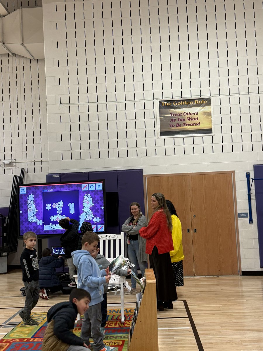 MsMcLarenHB's tweet photo. Thank you to everyone who came to Author Illustrator Night! We had so much fun meeting authors and illustrators and using our literacy skills while playing games!📚📝 @HamptonBaysES #WeAreHB https://t.co/6iqfFb6Mxp