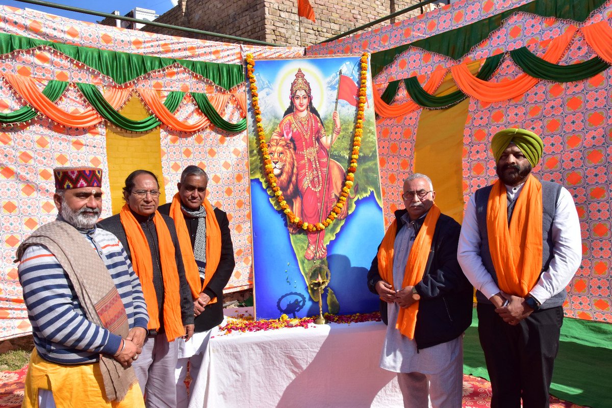 JasujaMamta's tweet photo. अबोहर  का पहला विराट धर्म सम्मेलन हुआ सम्पन्न,नगर में ऐसे 20 और दिव्य भव्य सम्मेलन सज्जन शक्ति द्वारा होंगे आयोजित🚩25/1/2026, रविवार।
समाज जागरण की दिशा को नई ऊर्जा एवं चेतना प्रदान करने हेतु समस्त सज्जन समाज ने कार्यक्रम करवाया।
@RSSorg 
@धर्म सम्मेलन https://t.co/ERoLiupgkF