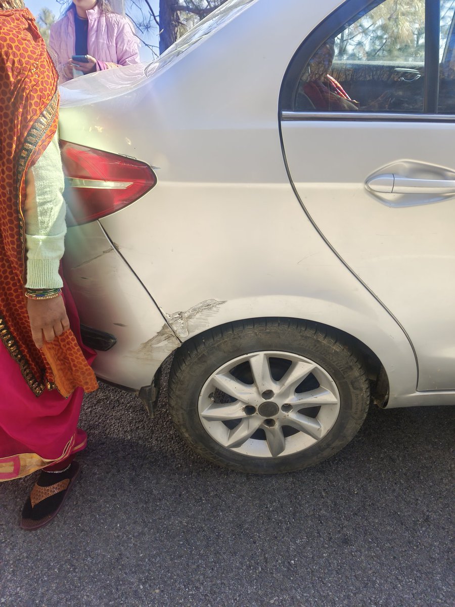ArjunBhakuni3's tweet photo. Request immediate Action
4 women were in the car, so I avoided confrontation. Tried calling 112, but no network in the hilly area.
📹 Photo &amp; video evidence available.
Request strict action &amp; compensation.
@ukpoliceoffical @BPCLimited
#HitAndRun #RoadSafety #Uttarakhand #BPCL https://t.co/vEsHGGrBCZ