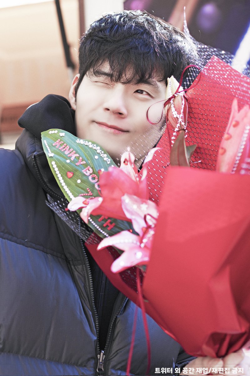 ꜰᴏʀ. #서경수
화려한 꽃보다 더 빛나는 경수 배우님의 미모
-
700회 경수롤라를 볼 수 있어 더없이 행복했습니다.  앞으로 더욱 행복할 
경수 배우님의 모든 무대를 응원해요.
진짤루 ~~~~~!