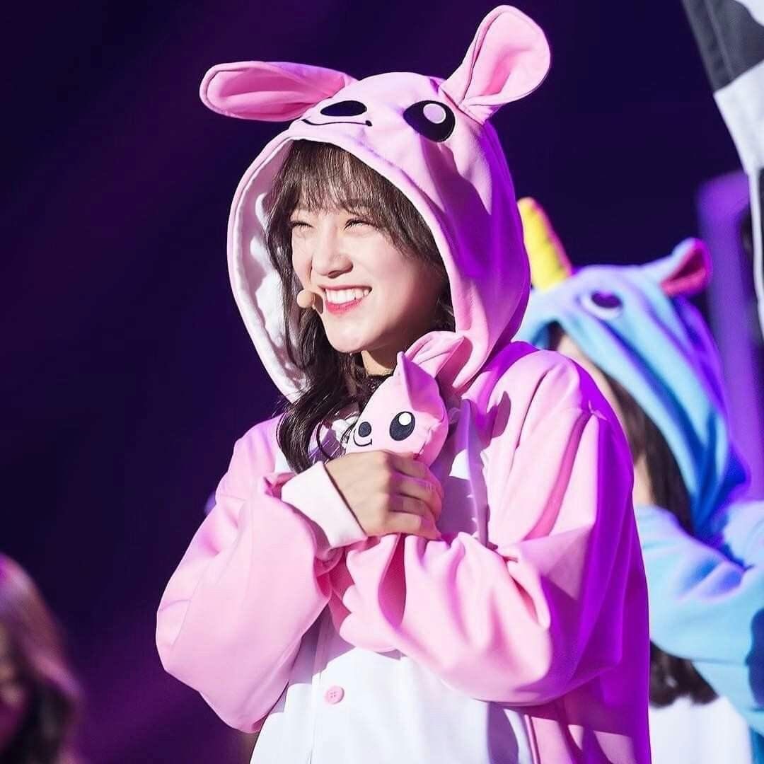 seranghae0828's tweet image. 아이 귀여워🫳🫳🫳
앙콘에서 잠옷입고 무대하는 모습  보고싶어요.