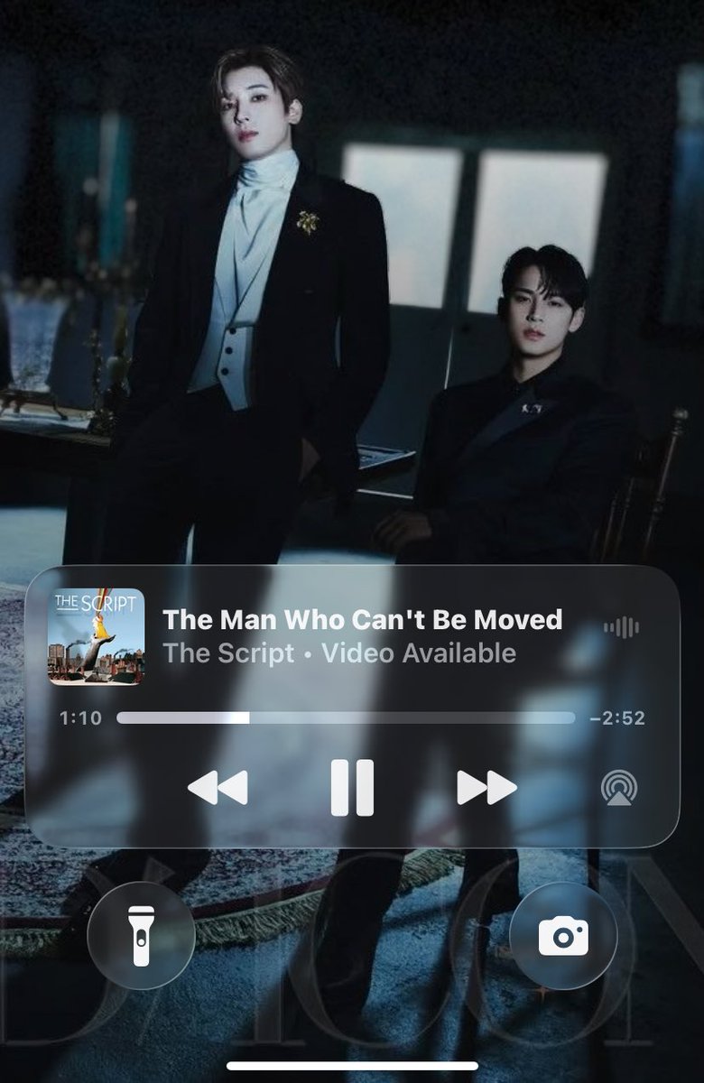 pernah baca AU minwon yang mention band ini, apa ya judulnya
pengen baca lagi 😔