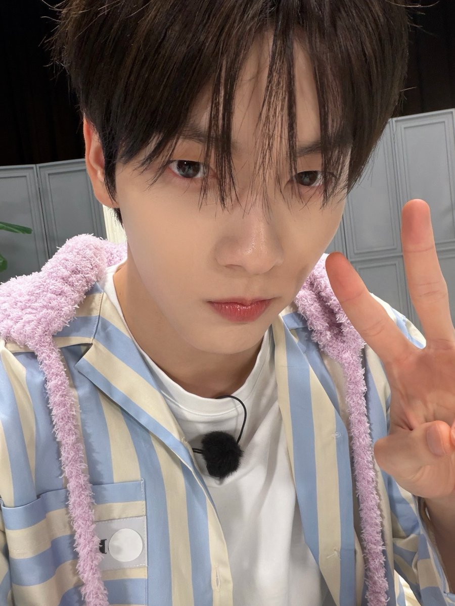 TXT_bighit's tweet image. [TO DO POINT✔️]

잠자는 빌딩 속 왕자님들 강림 
모아들 잘 자요 😴

🔗 youtu.be/o8Z5Fdn2ER4

매주 월요일 오후 9시⏰ TO DO 에서 만나요!

#투모로우바이투게더 #TOMORROW_X_TOGETHER #TXT #TODO