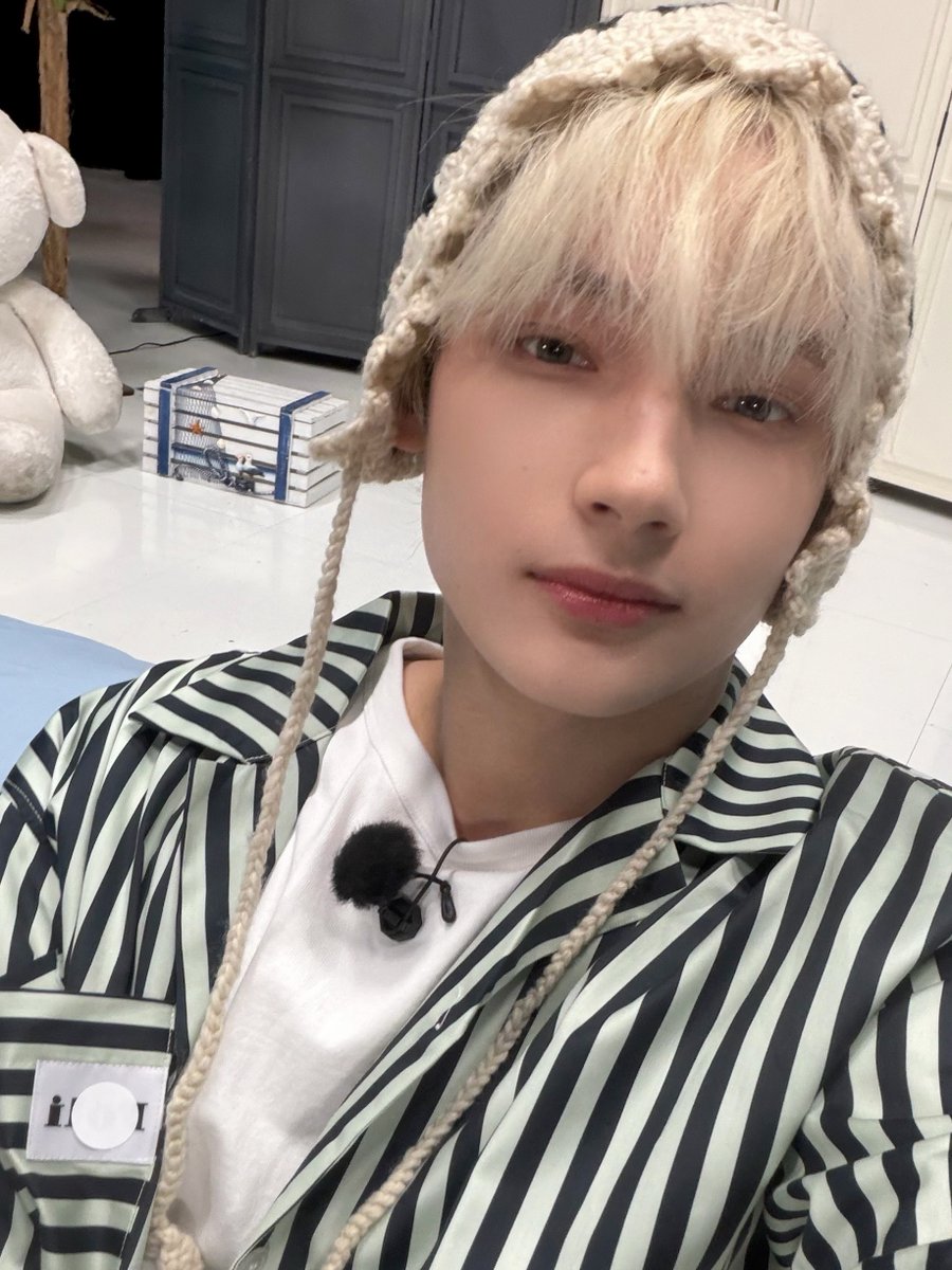 TXT_bighit's tweet image. [TO DO POINT✔️]

잠자는 빌딩 속 왕자님들 강림 
모아들 잘 자요 😴

🔗 youtu.be/o8Z5Fdn2ER4

매주 월요일 오후 9시⏰ TO DO 에서 만나요!

#투모로우바이투게더 #TOMORROW_X_TOGETHER #TXT #TODO