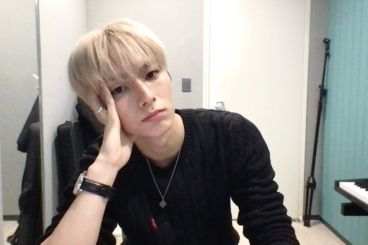 zeroinonOde's tweet photo. 아니진짜죄송한데오늘얼굴이진짜너무제취향이세요 https://t.co/UzE4uA3OQz