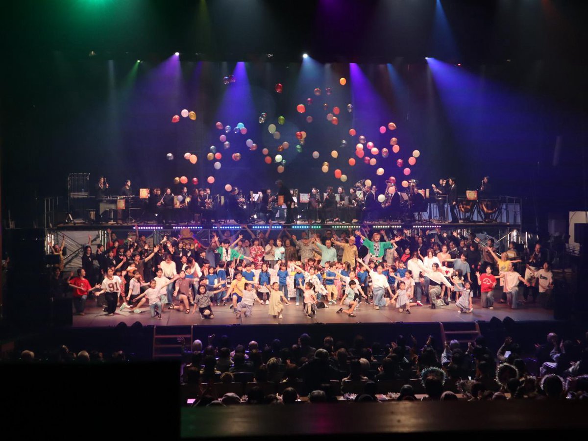 開館10周年という節目の大切な企画に参加させていただき、沢山の素敵な方たちとご一緒できて本当に光栄でした。
大寒波で大雪の鹿角でしたが、愛と情熱に溢れた人々と作品でポカポカ熱々の日々でした。コモッセ開館10周年、本当におめでとう御座います。ご縁を大切に、私もこれからも精進します！