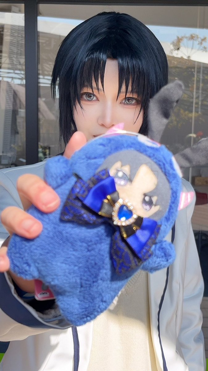 オフショが綺麗に撮れてしまったから載せちゃうね

これはモフモフバトルを仕掛けてくる和泉一織🐰
そしてBirthday仕様のモンいお💙

#らぶ光