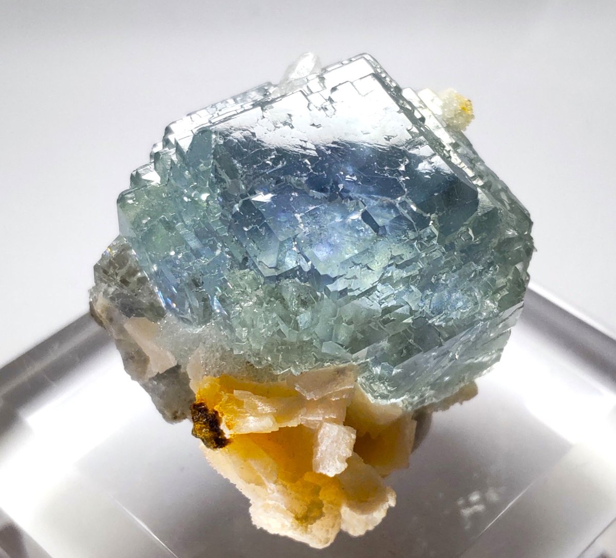 2016年6月入手の中国シャンバオ鉱山産フローライト 緑がかったライト