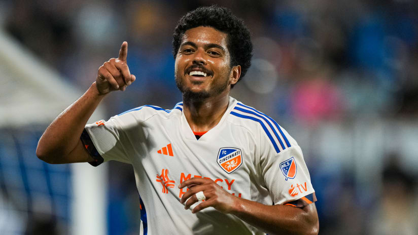 Yönetimin totalde 35-40 milyon euro harcamayı düşündüğü bir bütçe var gibi şuan oluşan durumda. İsmi geçen birçok oyuncu hem oyun olarak hem de yatırım olarak gerçekten bize uymayan profiller. Orta sahamızda özellikle top taşıyabilen,atletik ve agresif oyuncu eksikliği varken