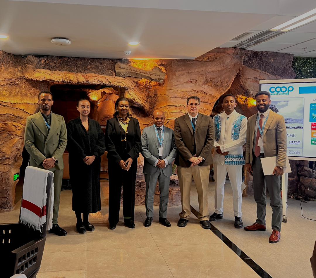 UNHCREthiopia's tweet image. “When you empower refugees, they give back.” 

Productive meeting today between UNHCR’s 
@AissatNdiaye &amp;amp; @Coopbankoromia CEO Deribe Asfaw on expanding access to financial services &amp;amp; solar-powered banking for #refugees and host communities in 🇪🇹.