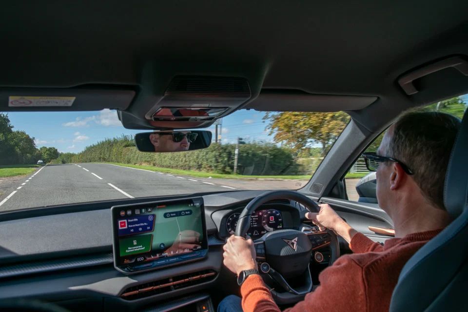 Venson_Fleet's tweet image. Ignoring warning lights, hitting potholes too fast &amp;amp; poor clutch control are adding unnecessary strain to fleet vehicles. Our research highlights how bad driving habits increase #SMR costs &amp;amp; safety risks, but ongoing driver education can help. buff.ly/22jT2Pn 
#FleetNews