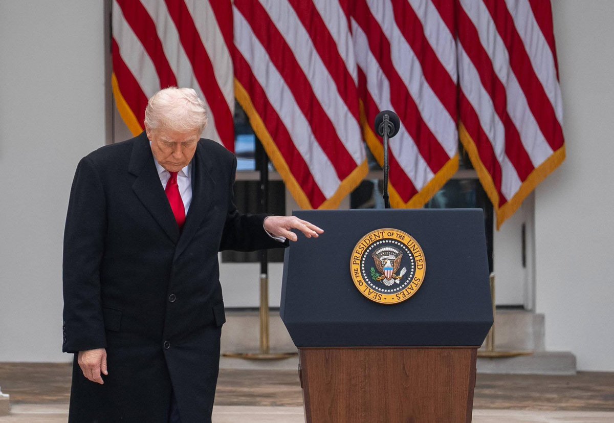 temotizox's tweet image. 🔴EE.UU🇺🇸ROBAR—&amp;gt; ANTES DEL COLAPSO TOTAL DE SU ECONOMÍA Y HEGEMONÍA.

📈💰La deuda estadounidense asciende a 38,4 billones de dólares y genera 651.000 millones de dólares en intereses anuales. Quiebra eminente!

🏭No quedan empresas estadounidenses, y las que sobreviven han…