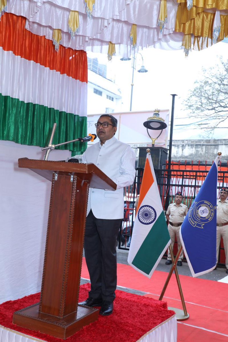 GSTMumCentral's tweet photo. Sh. Nitish K. Sinha , Principal Chief Commissioner, Mumbai CGST &amp; CX Zone unfurled the Tricolour celebrating  our 77th Republic Day at GST Bhavan, Churchgate, Mumbai. Jai Hind @cbic_india @cgstmumbaizone https://t.co/cwtQK4nYuj