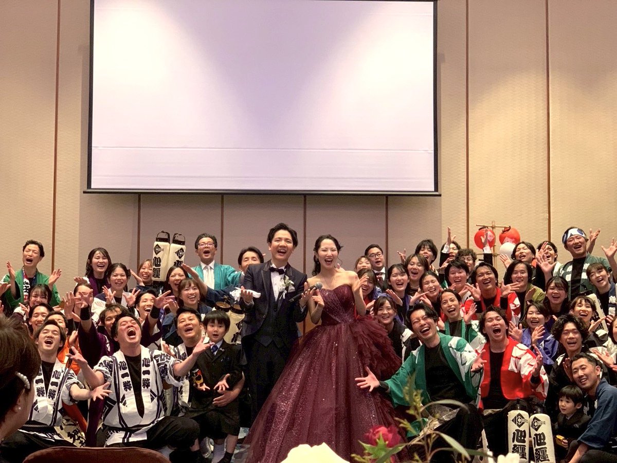 kokoromatoi's tweet photo. 🎈ゆずざぶ ブライダル🎈

心纏いメンバーのゆず・ざぶの結婚披露宴にて、お二人の門出を祝福し、
想いを込めて
「ハレの日」「あたらよ」「喝采」を披露いたしました🌙

新郎新婦にとっても、メンバーにとっても、忘れられない大切な１日となりました。

末長くお幸せに💍

#心纏い https://t.co/8N3hzw4aB3