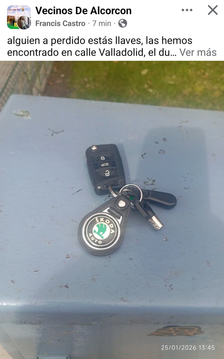 Visto en Facebook 
Llaves encontradas en #Alcorcón 

<a href="/Hardcorcon/">Hardcorcón</a> 
<a href="/PoliciaAlcorcon/">Policía Municipal de Alcorcón</a>