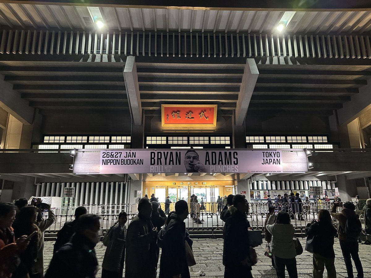 ブライアン・アダムス観てきました。作曲とかアレンジとか、男の子がやるシンプルなロックバンドの教科書みたいな人。かなり影響受けてる。マイクスタンドもストレートだしね。ライブも毎回とても良い。今日も最初から最後までほんと良かった。