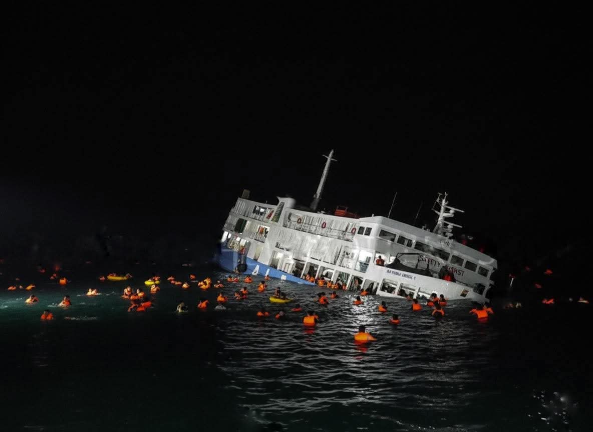 EnginAltanDuz's tweet image. The Prophet ﷺ said : The one who dies by drowning is a martyr.’ They returned to Allah through the waves, and with His mercy they will rise among the shuhadā’. 🕊️🤍

Inna Lillahi Wa Inna Ilayhi Raji’un

May Allah grant them Jannatul Firdaus. Allahumma Ameen 🤲🏻🥺

#Shaheed