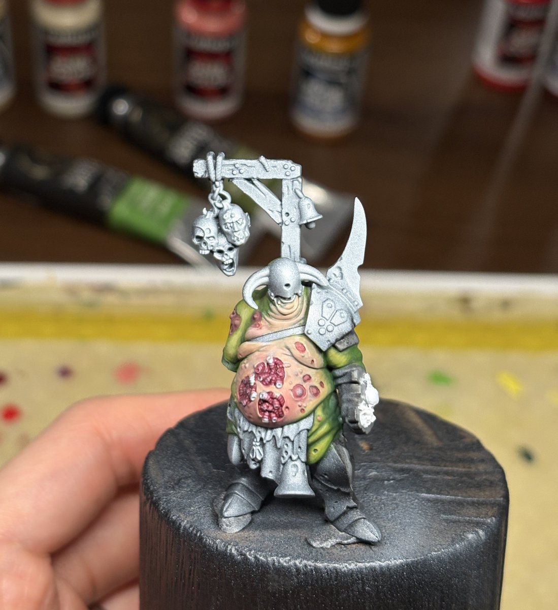 ウォーハンマーのMAGGOTKIN OF NURGLE LORD OF BLIGHTSを塗り始めました。
こりゃいい、塗るのすごく楽しい
#warhammer40k 
#WarhammerCommunity