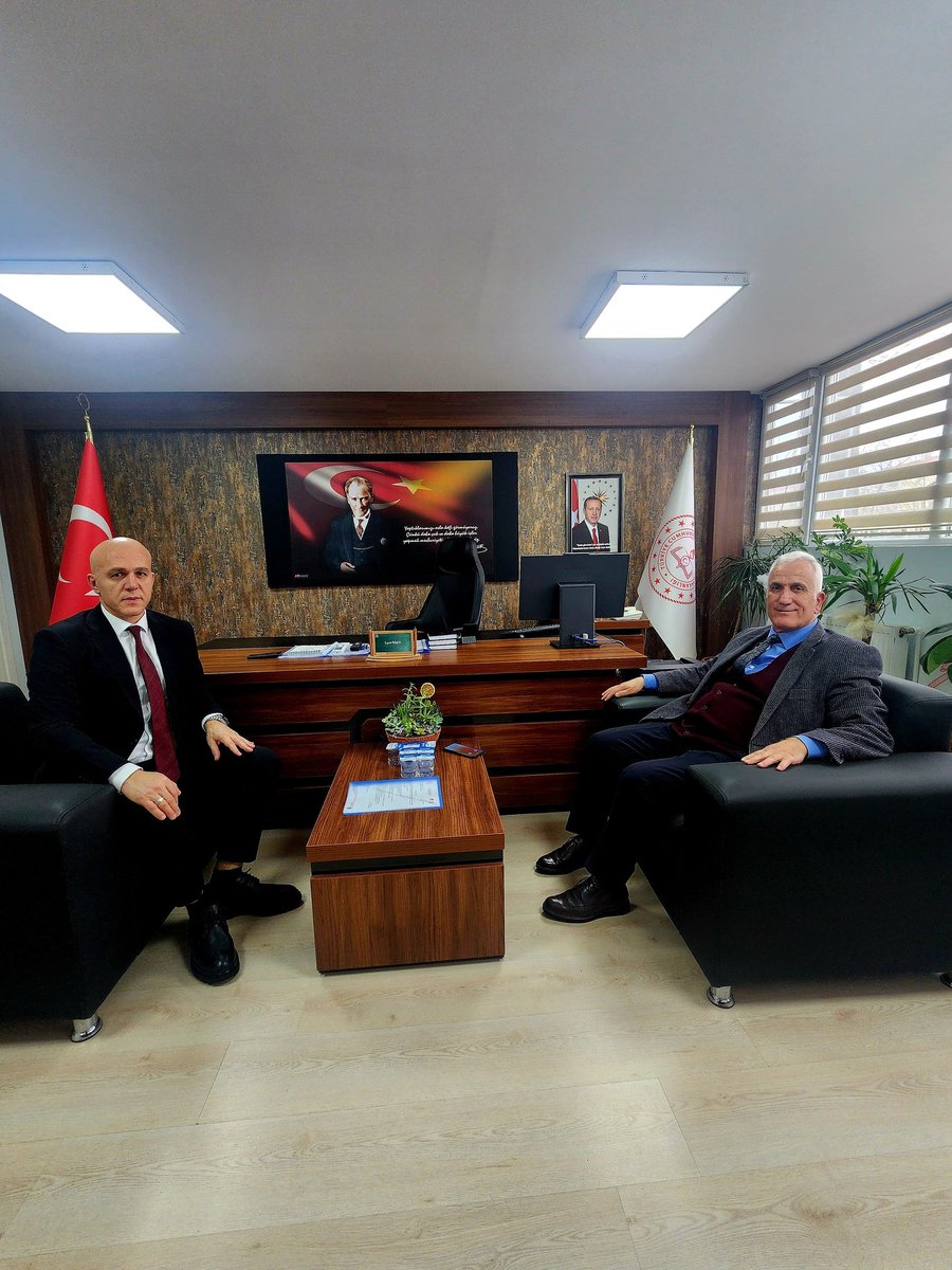 Serdivanmem's tweet photo. Arifiye İlçe Milli Eğitim Müdürü Ali DERE, İlçe Milli Eğitim Müdürümüz Eşref BAŞER'i Ziyaret Ederek Hayırlı Olsun Dileklerinde Bulundu.

@tcmeb 
@Yusuf__Tekin 
@SakaryaValiligi 
@sakaryamem https://t.co/BYurRbgEjm