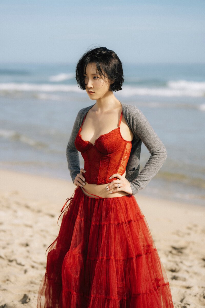 “Good Goodbye” by HWASA has now spent 65 days at #1 on MelOn Daily Chart.