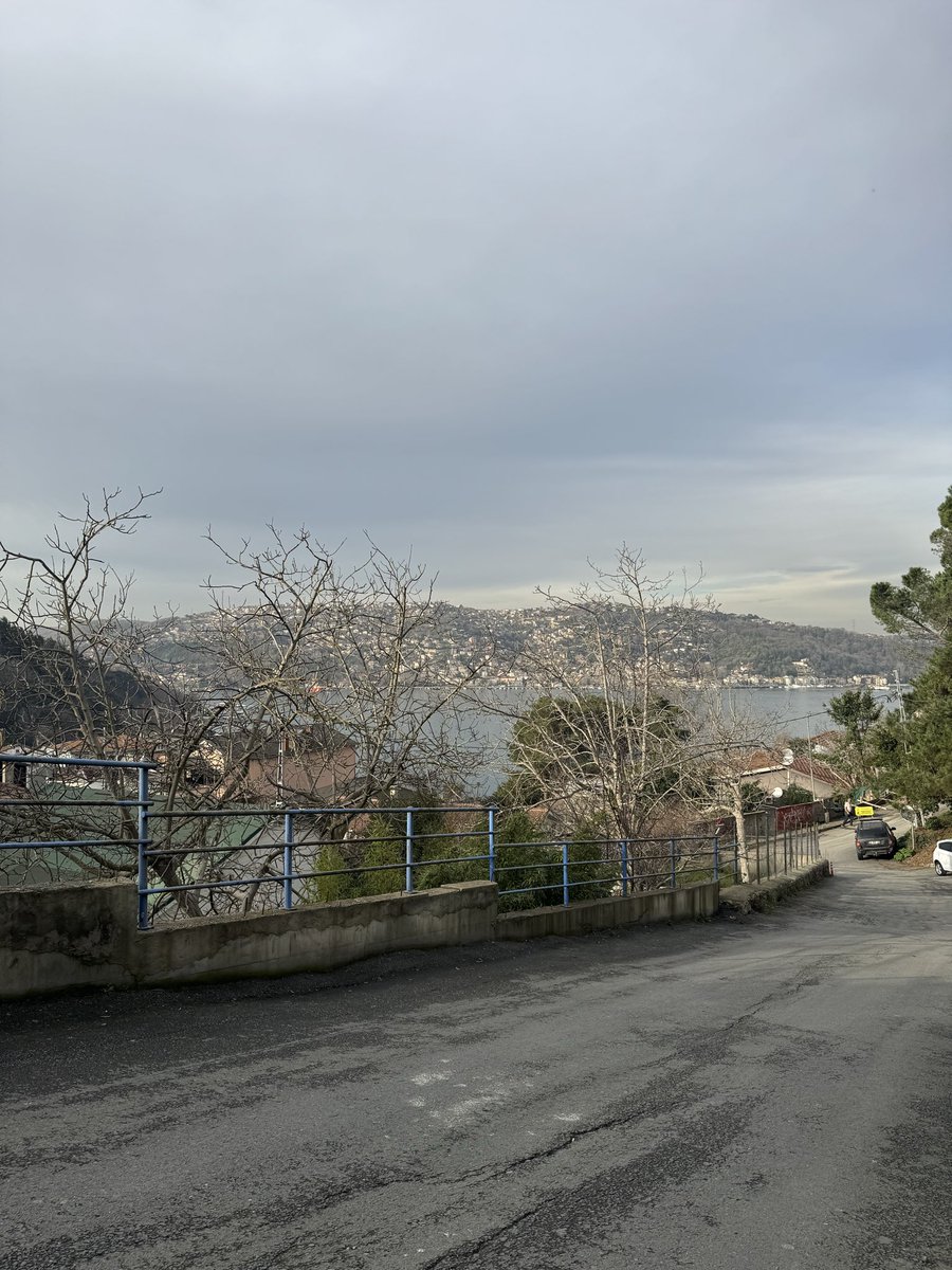 Bugün görüştüğüm kişinin BES’teki toplam birikimi
7 haneli rakamlara ulaşmış durumda.

İlk başladığında ne bu tutar vardı
ne de bugünkü bakış açısı.

O zaman tek soru şuydu:

“Bunu doğru mu yapıyorum?”

Bugün soru değişti:

“Bu büyüklükteki birikimi bu dönemde nasıl