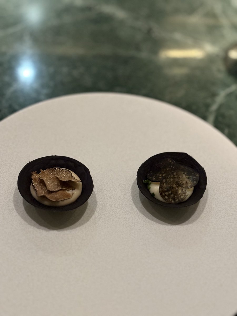 tofugotsomecash's tweet image. #블루레이디 #블루레이디_트친소  #블루레이디_일상계

먹고 마시고 노는 거 좋아하는 직장인 여성입니다•• 근데 언젠가부터 온점을 많이 쓰는… 

관심사는 재테크(자칭타칭돈미새) 
전문 분야는 짠테크 
취미는 외국어 공부, 운동, 여행!

흔적 남겨주시면 리밋 안 걸리도록 천천히 다 찾아갈게요