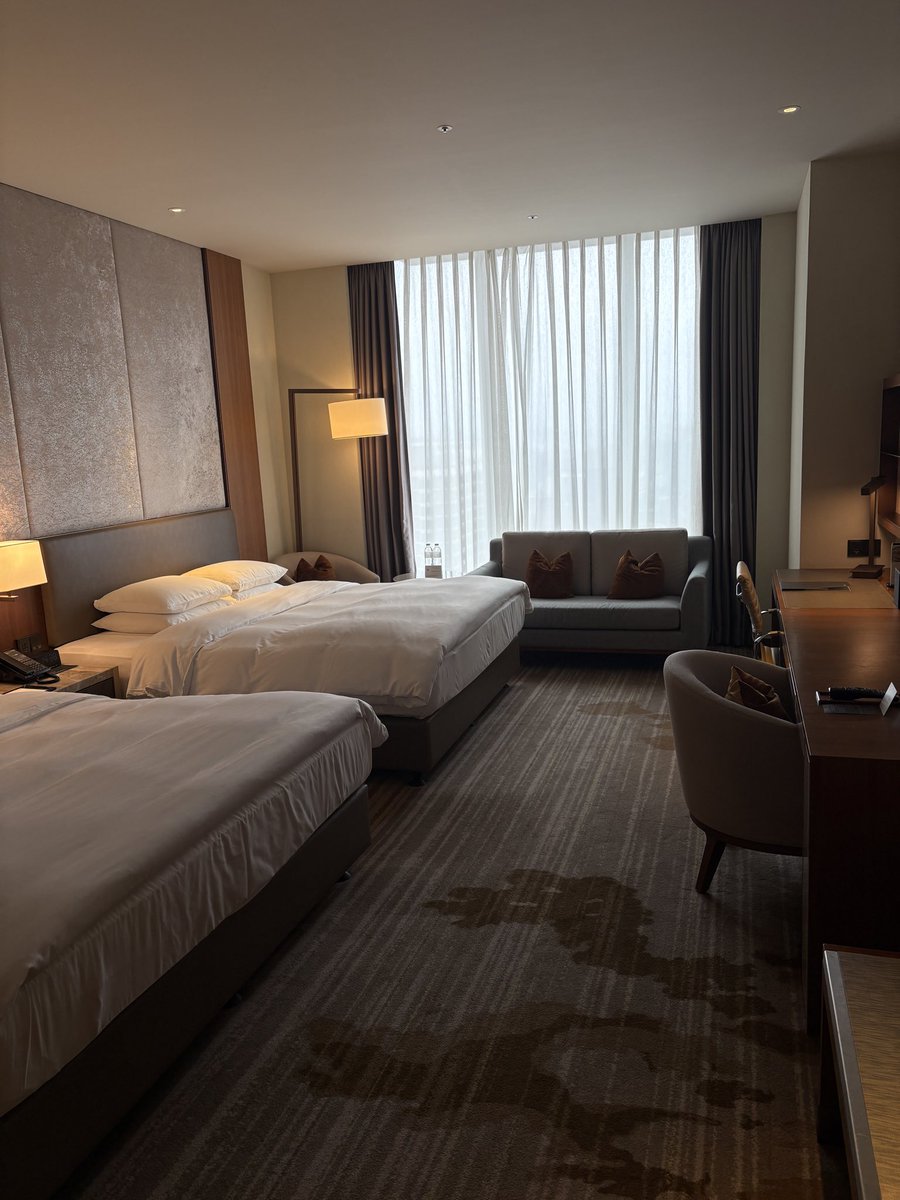 tofugotsomecash's tweet image. #블루레이디 #블루레이디_트친소  #블루레이디_일상계

먹고 마시고 노는 거 좋아하는 직장인 여성입니다•• 근데 언젠가부터 온점을 많이 쓰는… 

관심사는 재테크(자칭타칭돈미새) 
전문 분야는 짠테크 
취미는 외국어 공부, 운동, 여행!

흔적 남겨주시면 리밋 안 걸리도록 천천히 다 찾아갈게요