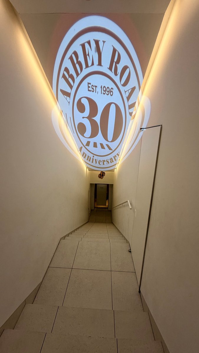 今日は六本木アビーロードへ
吾朗さんのLIVEへGO〜ろぉ〜（っぽんぎ）🤭なんつって😚