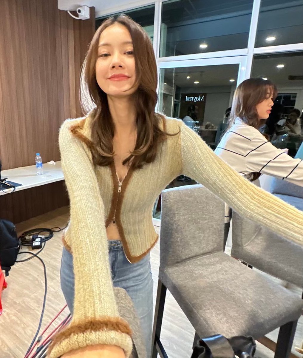 มีใครเคยเดินเฉียดกันไปมาแต่ไม่กล้ามองตากันปะ