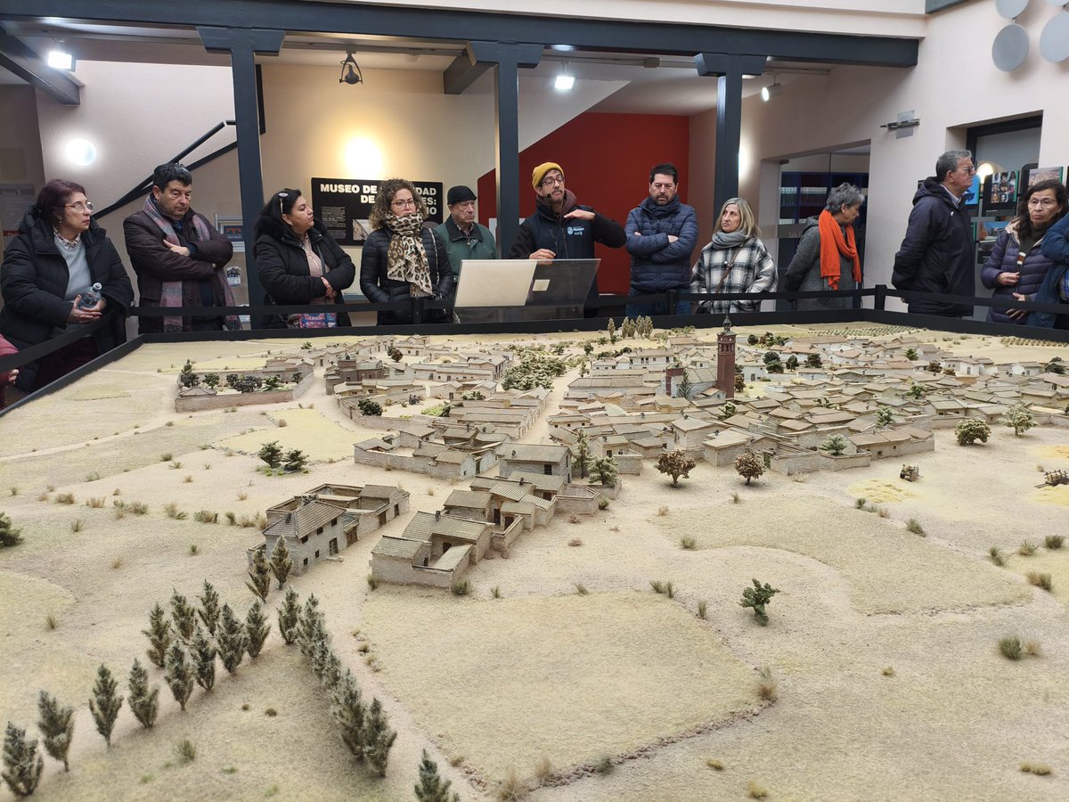 MuseoCiudadMst1's tweet photo. Ayer disfrutamos la visita monumental del último domingo de mes donde aprendimos  curiosidades e Historia de Móstoles durante la Guerra de Independencia https://t.co/wEMWDB2Urz