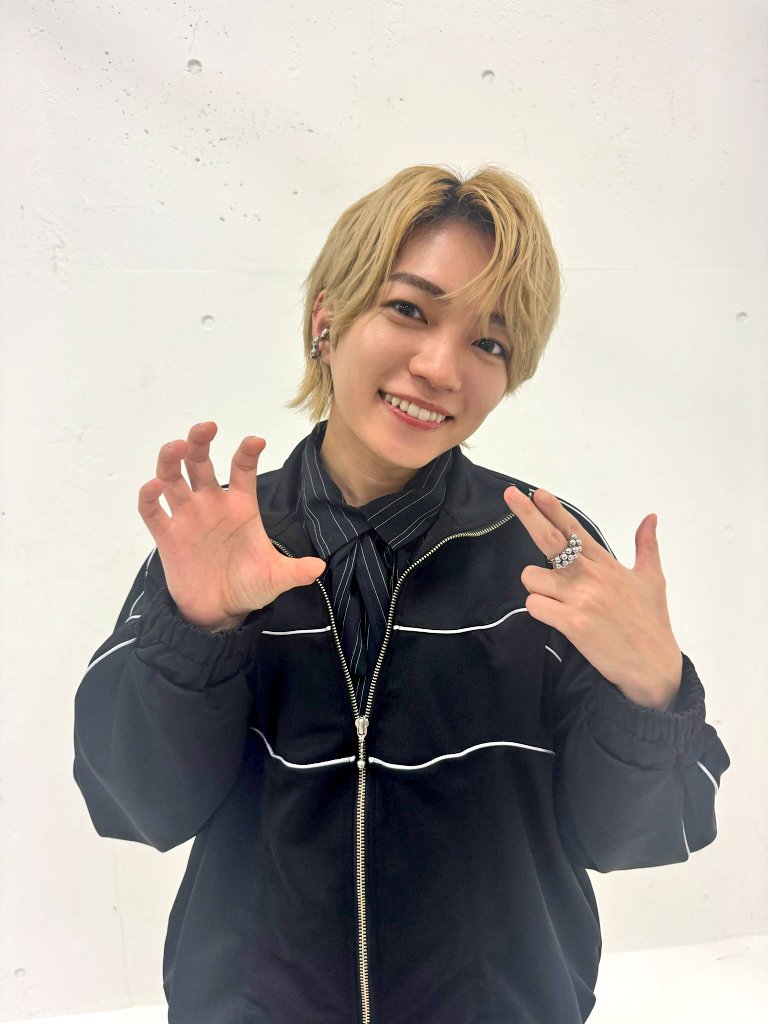 ねぇ待って🥹🥹✨✨ また金髪したくなってきたの？🥹🥹💖 えもう