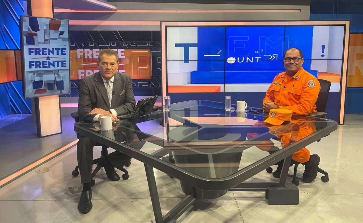 Al aire! @MOISESURBINA conversa con el Mayor Baltazar Solano, director del  Cuerpo de Bomberos. Puede sintonizarnos a través de los Canales 2 y 4 de  Telecorporación Salvadoreña📺, Radio Que Buena en el