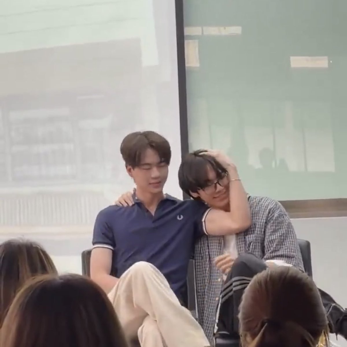 madeinnovem's tweet image. อยากเหนมาก คือปล่อยให้อีกตี๋ตัดหน้าได้ไง