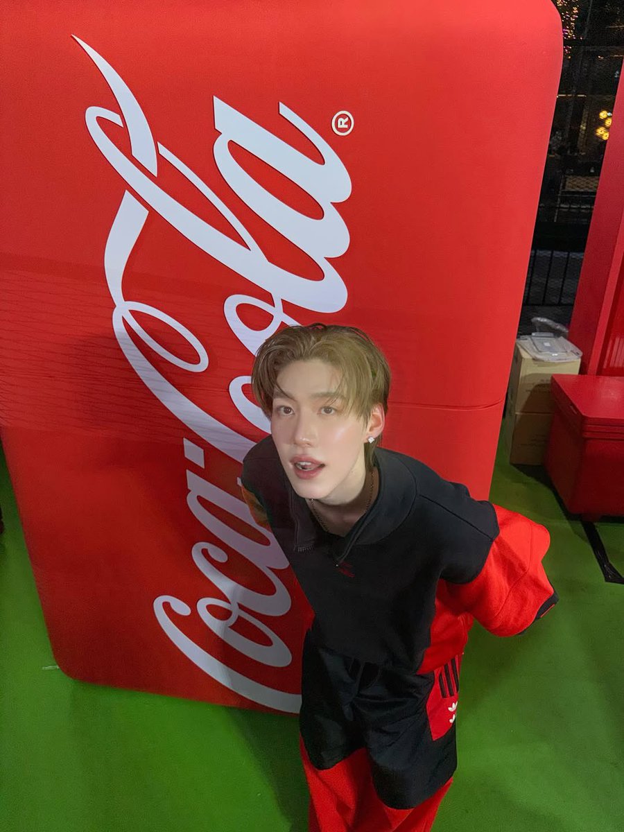 TrendForPPKritt's tweet photo. 🌟 DATE: 26.01.2026
พีได้เห็นถ้วยจริง 🏆 FIFA World Cup™ Original Trophy แล้ว 🏆 “โค้ก” เปิดฟีลซ่าส์สุด!! ⭐️✨ @CocaCola_TH
#โค้กเปิดฟีลซ่าส์XPPKRIT
#โค้กเปิดฟีลซ่าส์ #FIFATrophyTour
#AllTheFeels #FIFAWorldCup
#ThanksCoke #CokeTH
#PPKritt #พีพีกฤษฏ์ https://t.co/b3OJMVyuNf
