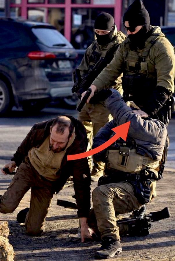 QueenMAGAUltra's tweet image. FAKE AI image of Alex Pretti shared by ALL mainstream media KNOWING it wasn’t real. 

We've reached the final point where journalists are now activists and something must be done about it.