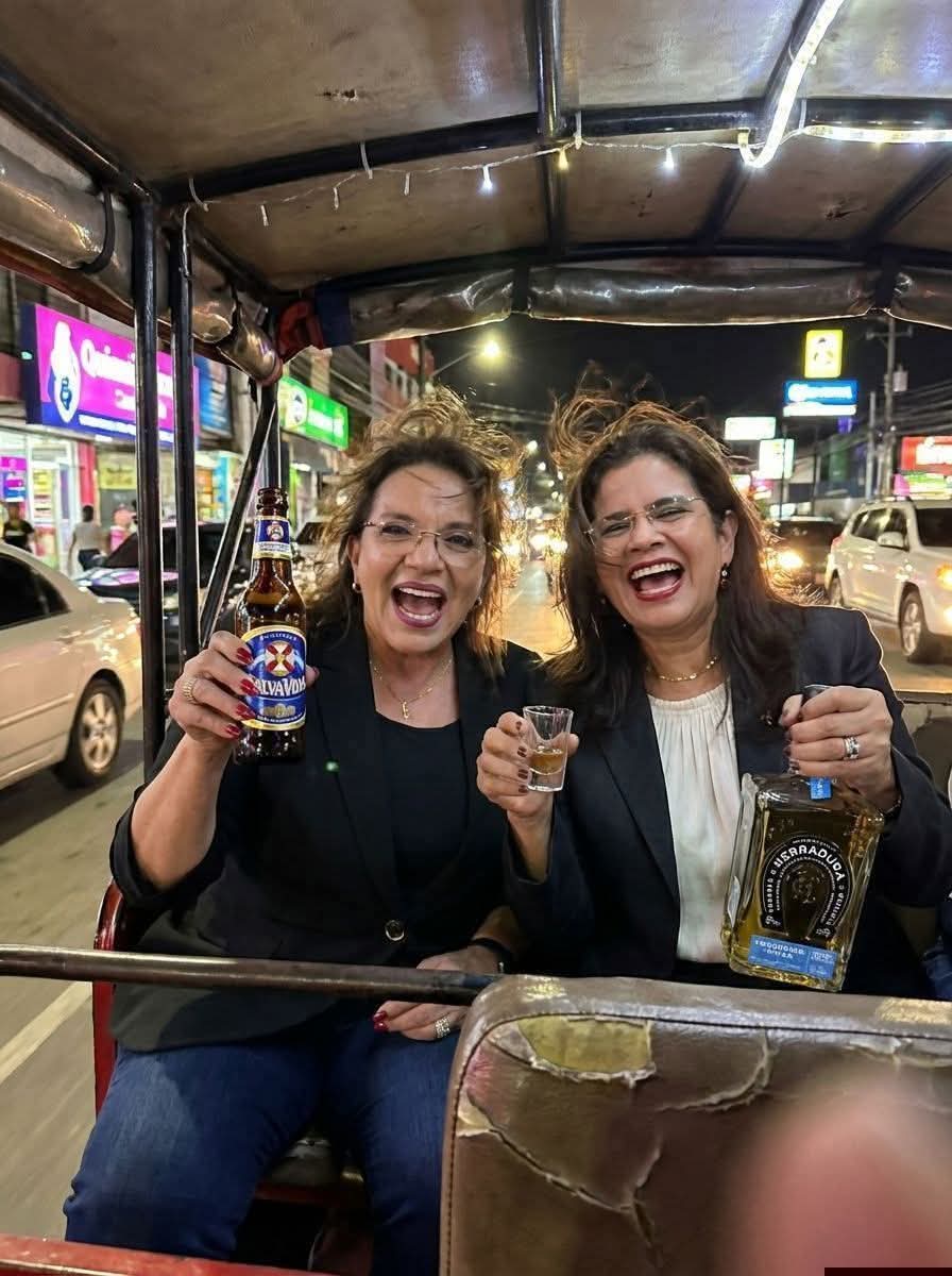 Rixi y Xiomara mañana en la toma de posesión de <a href="/titoasfura/">Papi a la Orden</a>