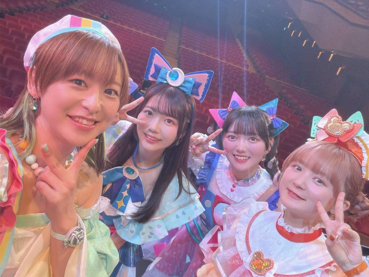 h_sae_'s tweet image. 土屋李央さん、日比優里香さん、ビビアンチィ、アイスマイリンのおふたりと！✨️

いつも支えてくださる大好きなアイプリの皆さん…！

今回バタバタでお写真を撮れなかったアイプリチームの皆さんとは、来月こそは撮らせていただけるように頑張ります🥹✊🏻
#プリプリライブ