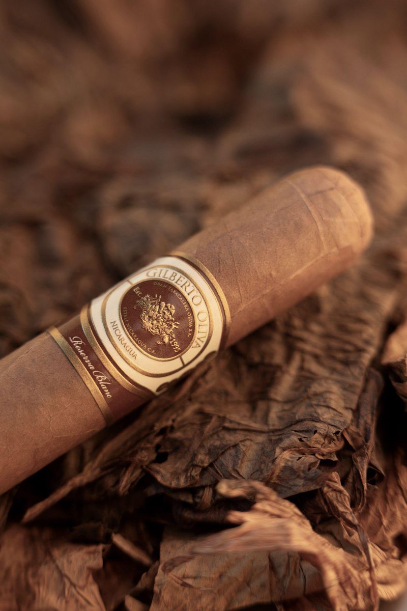 OlivaCigar's tweet image. Passion in smoke
...
#CraftedWithPassion #cigarlife
#olivacigars #cigaraficionado
#craft #cigarlover