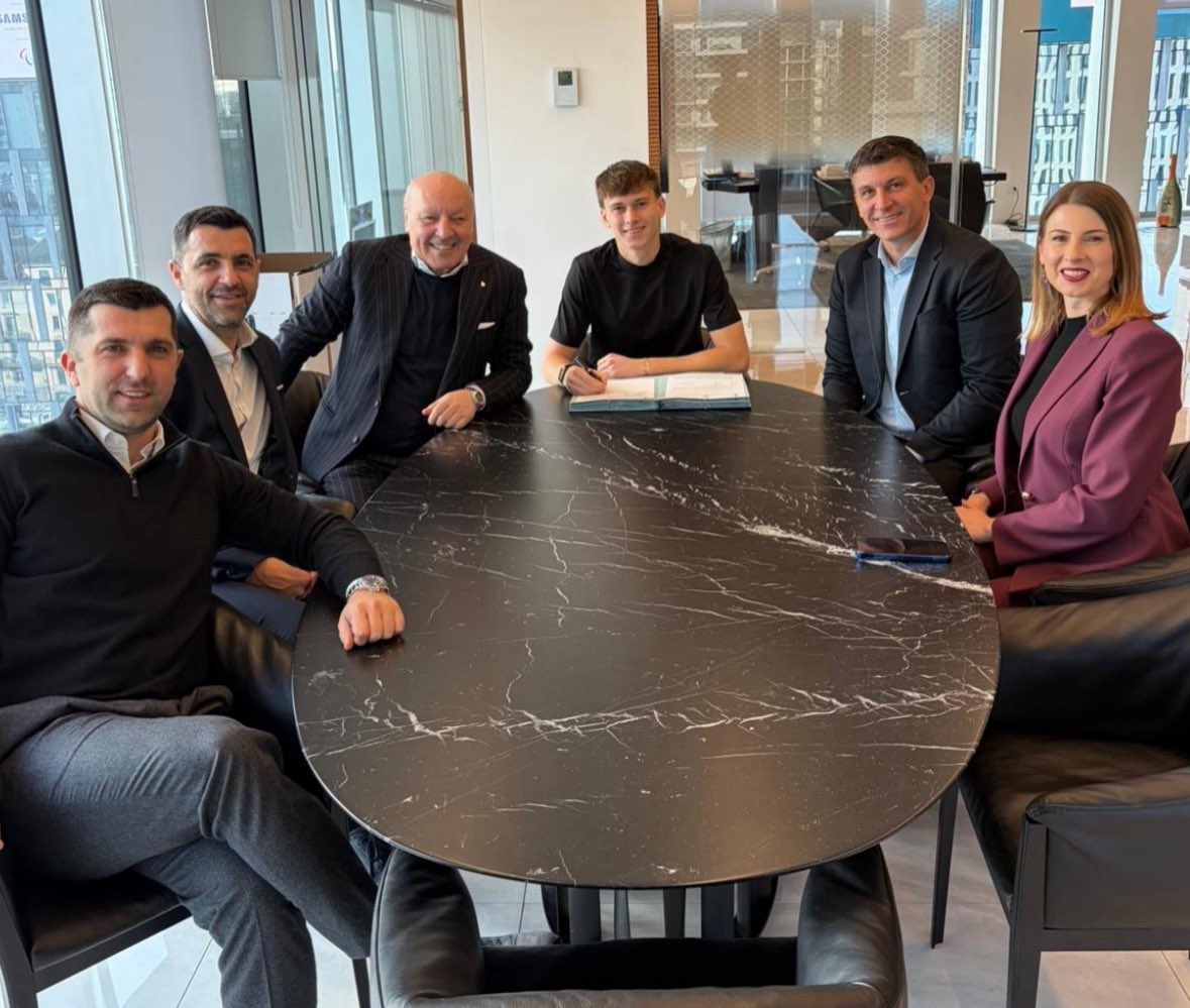 ⚫️🔵🇭🇷 Leon Jakirović signs in as new Inter player from Dinamo Zagreb on €2.5m deal plus €2m add-ons and sell-on clause.

His chapter at Inter starts from U23 squad.