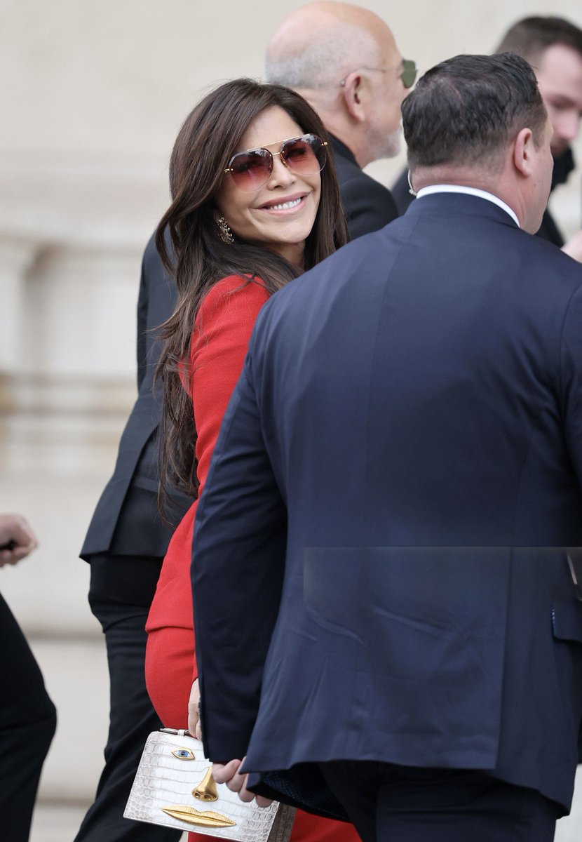 HouseOfVanity88's tweet image. Lauren Sánchez makes a headline-grabbing appearance at the opening of Paris Haute Couture Week, hand in hand with Jeff Bezos. 

Front row at Schiaparelli, all eyes were on her—confidence, glamour, and main-character energy in full force.