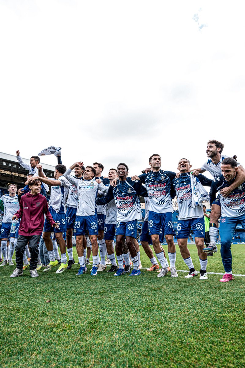 Fabricioassisd6's tweet photo. Pasito a pasito con humildad vamos conquistando cosas bonitas. +3 en casa con nuestra afición de primera. 💙🤍🌋 #orgulloso de #vestir esa #camiseta #15 @CDTOficial https://t.co/kTpi0lm3xZ