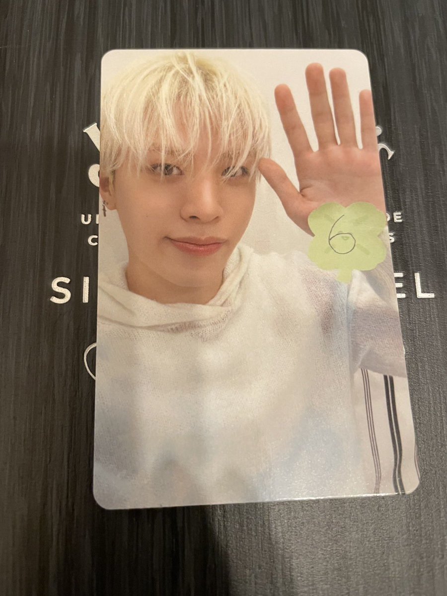 𝕄𝕠𝕟𝕖 tweet media